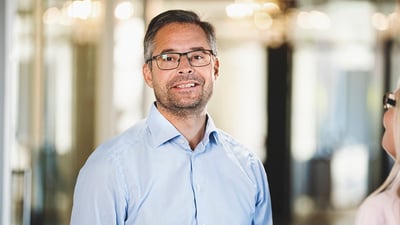 en kille som är proffs på orderfinansiering 