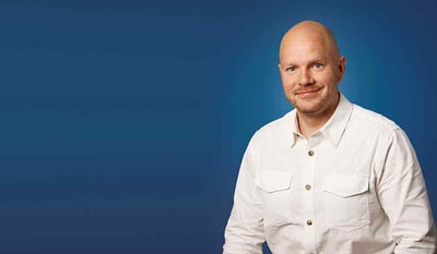 Rådgivare som ger expert tips om fakturaköp