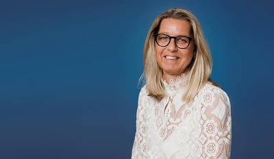 Kvinna som är proffs på ränta på företagslån 