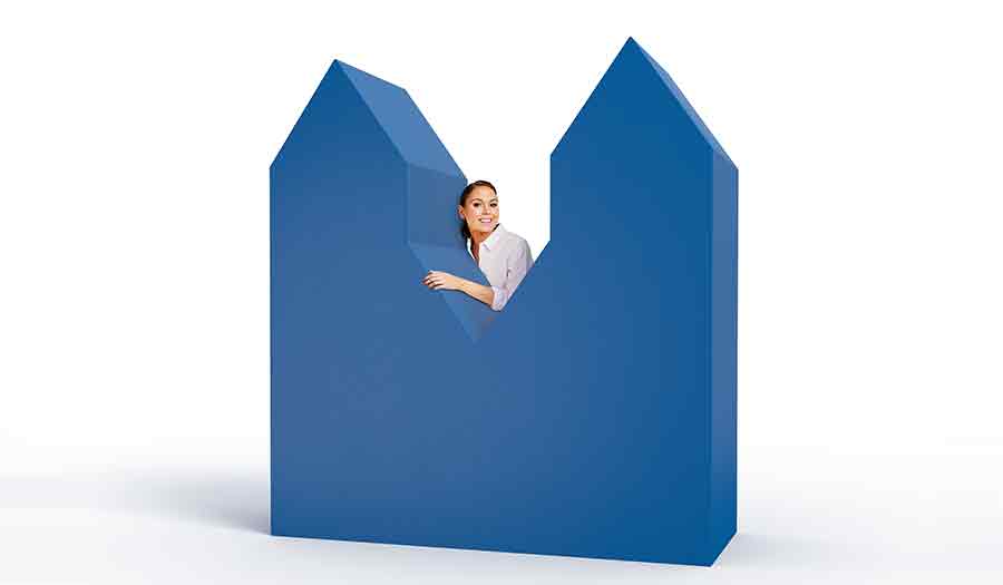 Kvinna i Euro Finans logga som talar om fakturaköpsbolag 