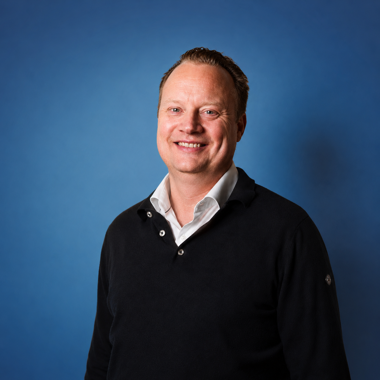 Fredrik ny bakgrund
